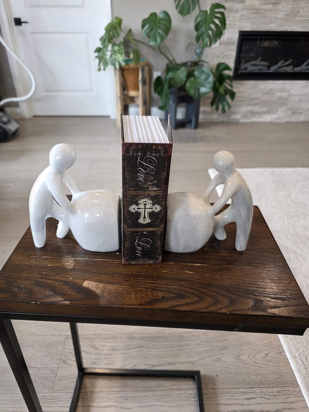 Marble man, pushing man bookends– Decorative Home Accent